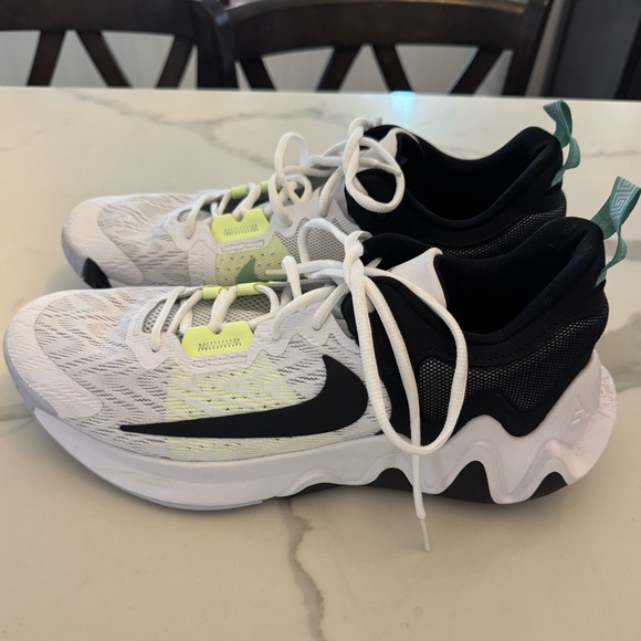 Nike men’s basketball sneakers - Picture 1 of 4